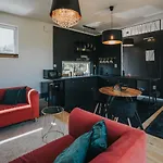 펜션 Halacs Homes- Boutique Cabins, Boutique 발라톤알마디