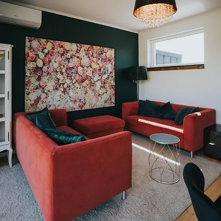 Halacs Homes- Boutique Cabins, Boutique * 巴拉顿诺尔马迪