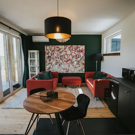 Halacs Homes- Boutique Cabins, Boutique Holiday home *
